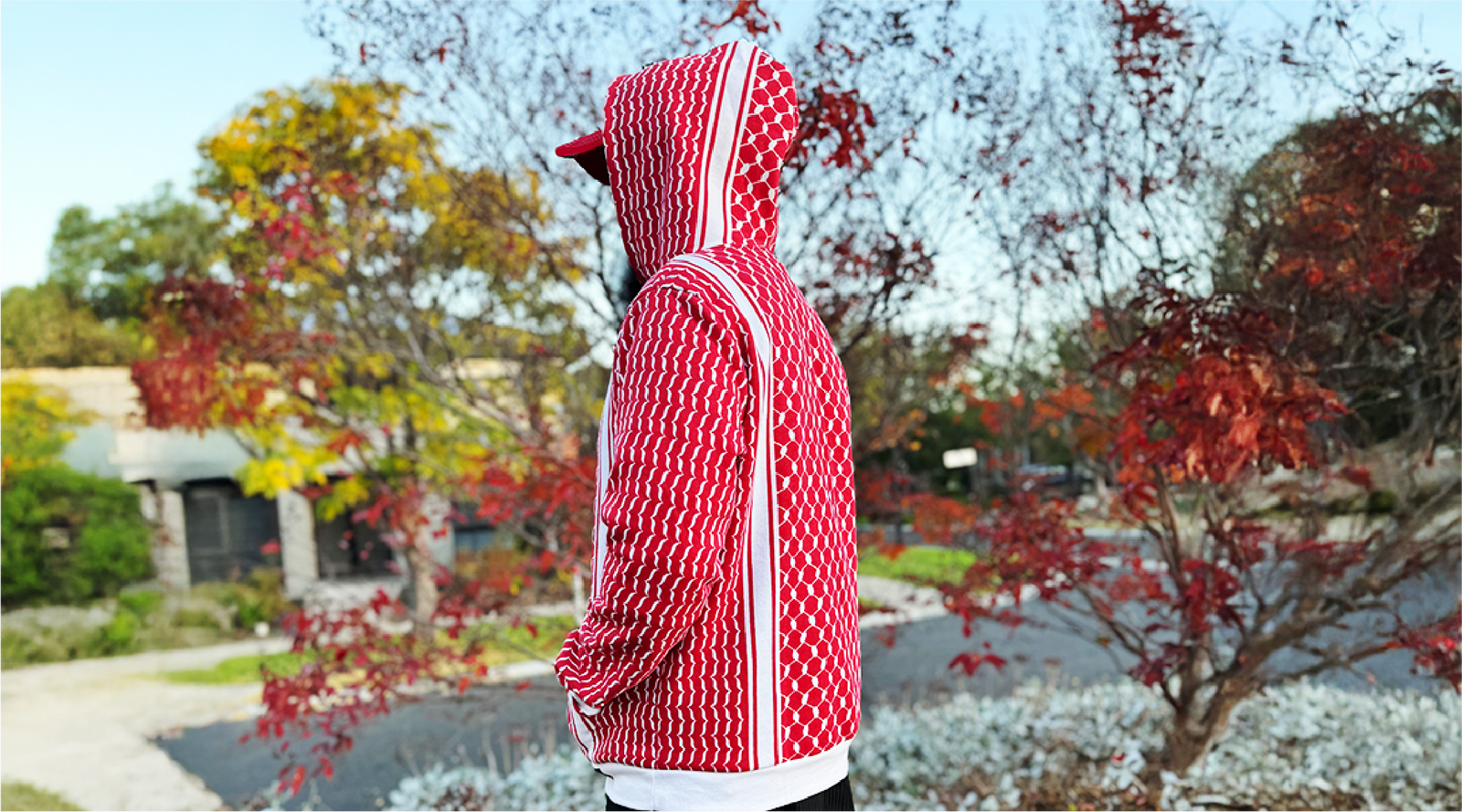 Stay Cozy, Stay Iconic – White &amp; Red Keffiyeh Hoodie Exclusive