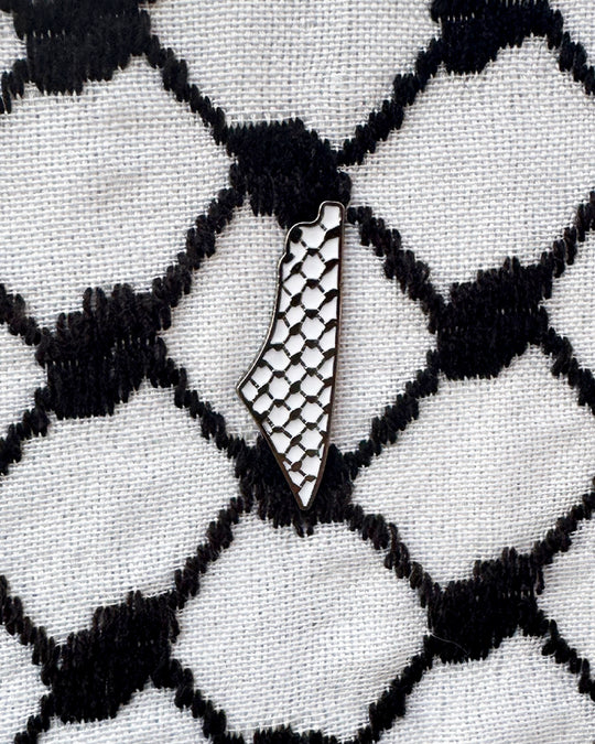 Keffiyeh Pride: Palestine Map Badge – Tradition in Every Detail