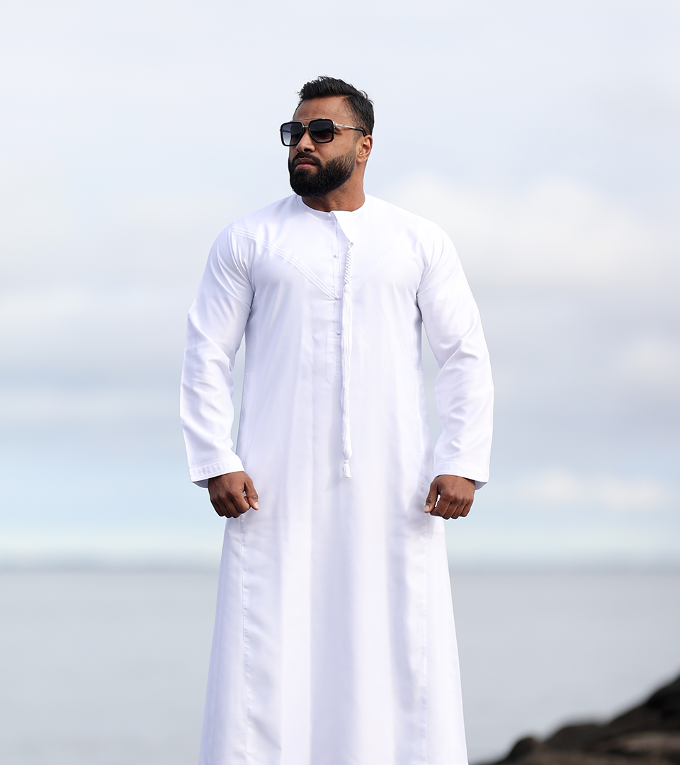 Emirati Majesty - V Embroidered Chest (Summers)