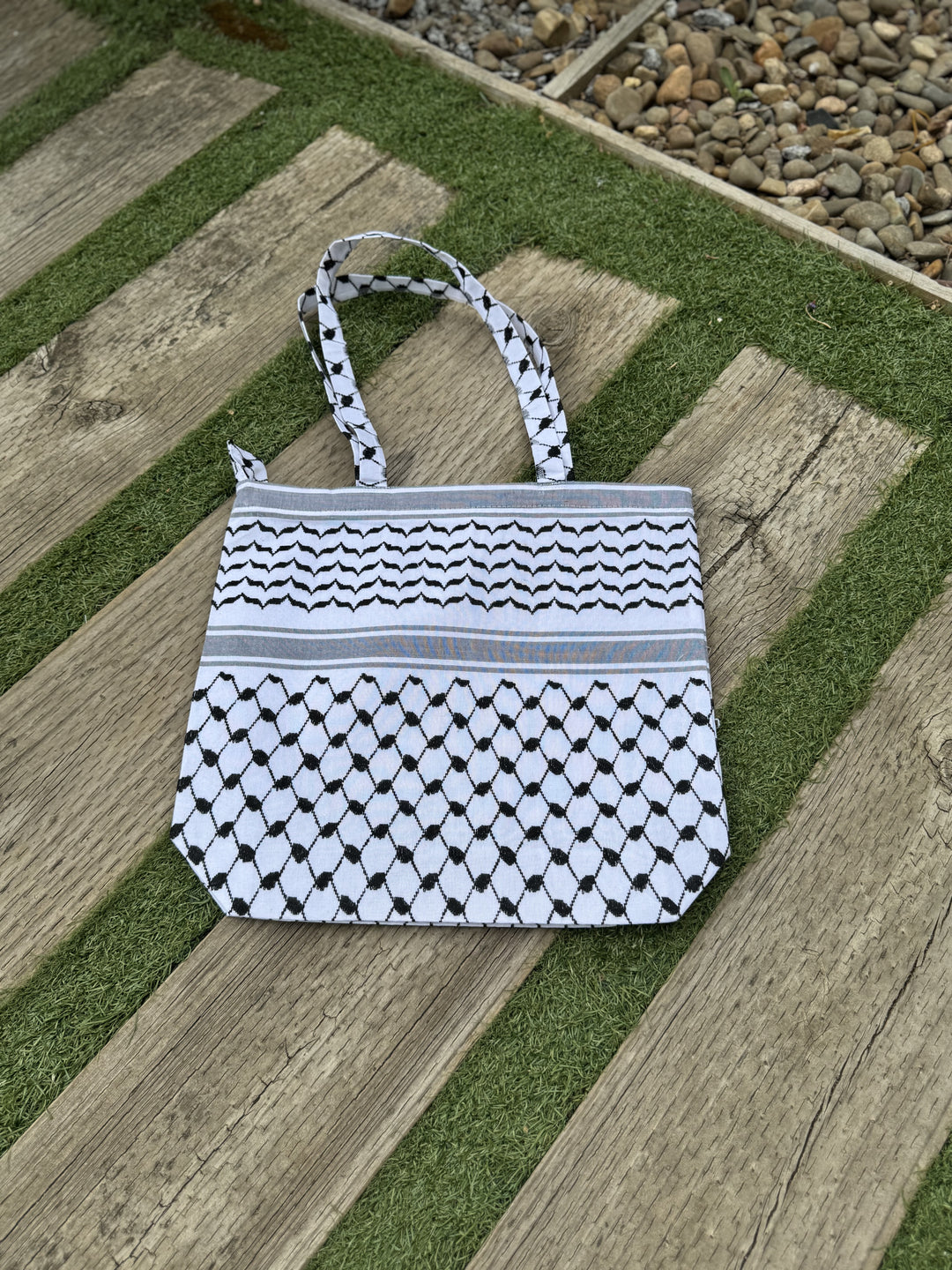 The Keffiyeh Tote Handbag – A Tapestry of Craftsmanship and Heritage