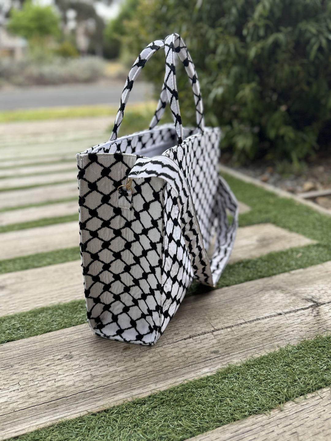 Zuhd Keffiyeh Handbag: Limited Edition Masterpiece