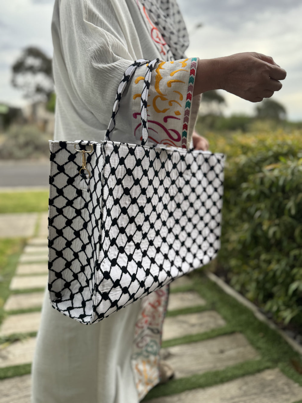 Zuhd Keffiyeh Handbag: Limited Edition Masterpiece