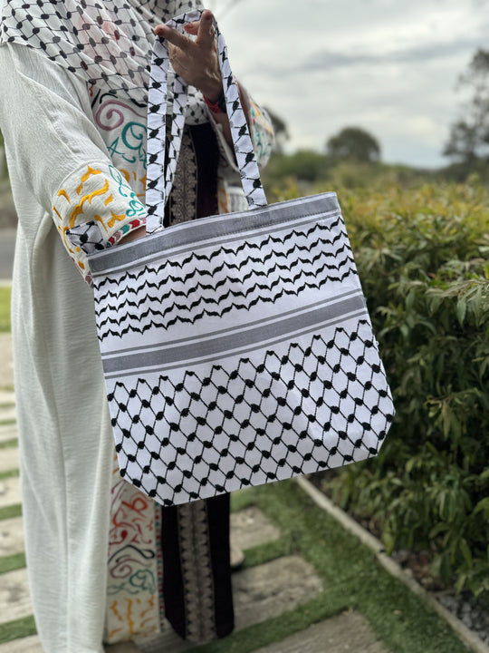 The Keffiyeh Tote Handbag – A Tapestry of Craftsmanship and Heritage