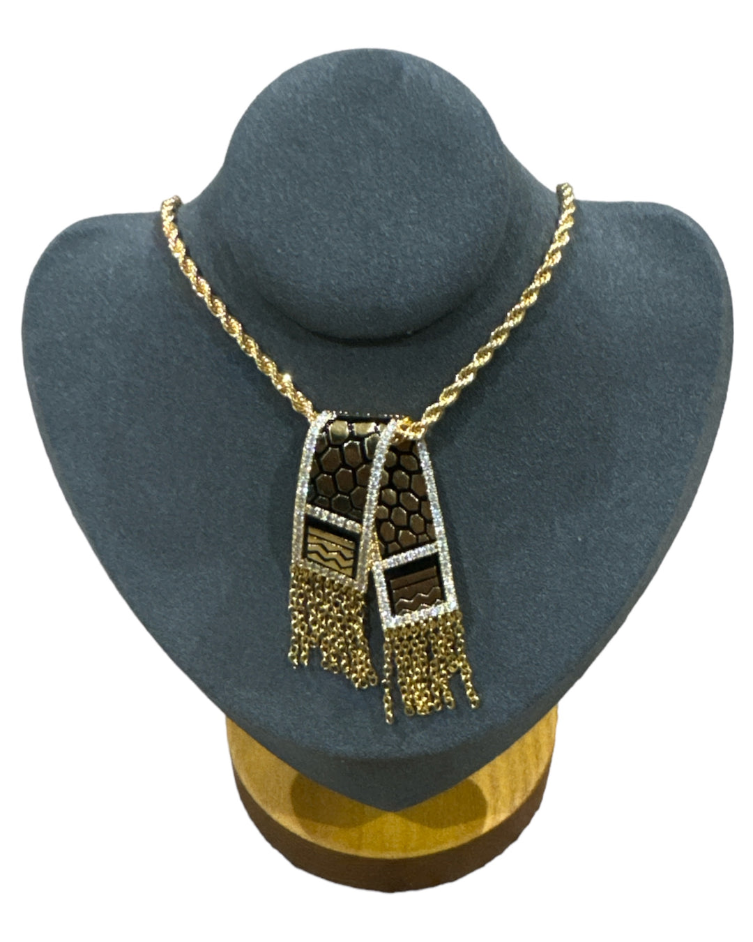 Elegance Reimagined: Golden Keffiyeh Necklace with Studded Crystals