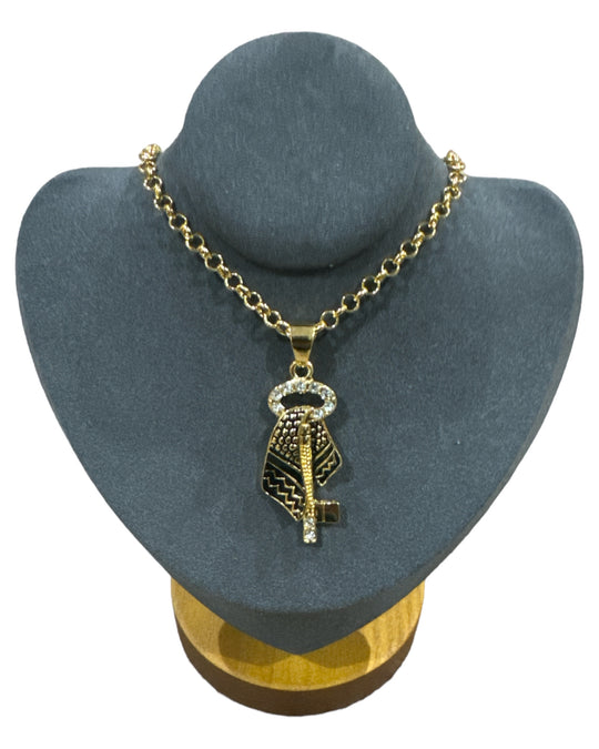 Key to Elegance: Gold Necklace with Crystal-Studded Key & Keffiyeh Pendant