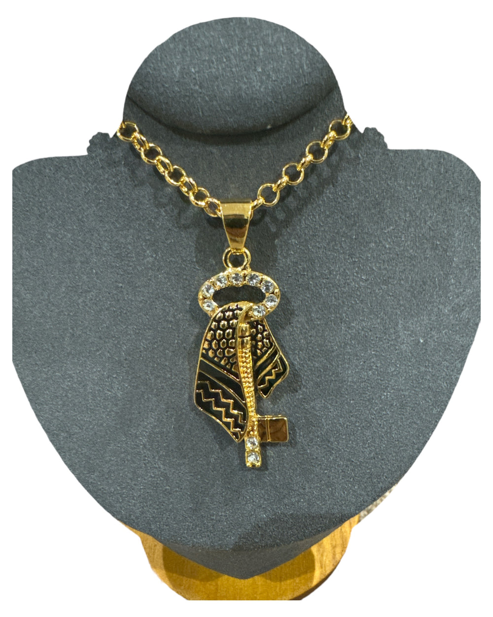 Key to Elegance: Gold Necklace with Crystal-Studded Key & Keffiyeh Pendant