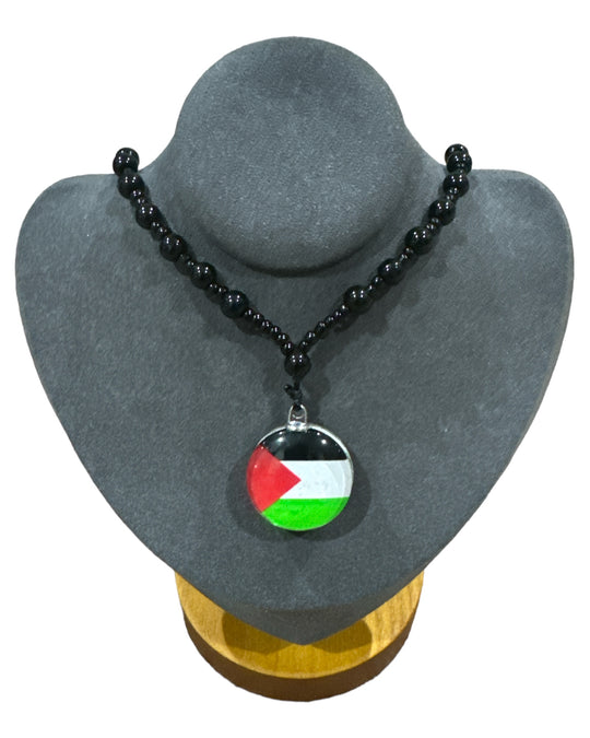 Perles de résilience : Collier de perles noires avec pendentif drapeau de la Palestine 