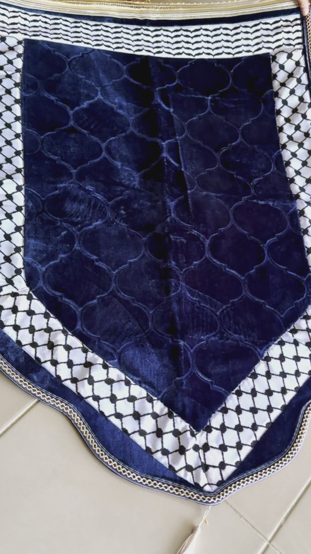 Heritage Elegance: Hand Made Bespoke Keffiyeh Prayer Mats