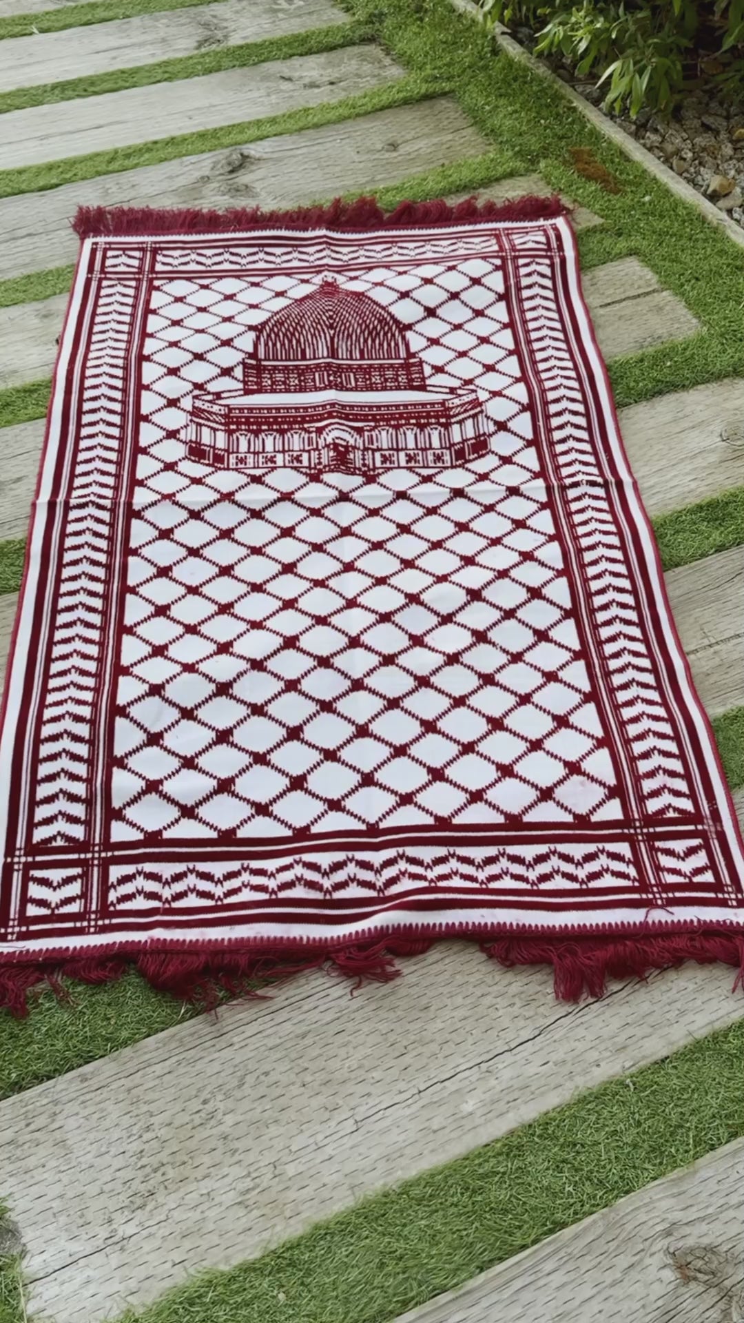 Handcrafted Keffiyeh Prayer Mat: Tradition and Purpose (Red & White)